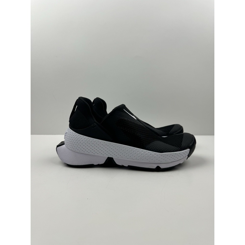 Nike Go Flyease Women's Size 5.5 Black/White Slip On Shoes Sneakers (DR5540-002)